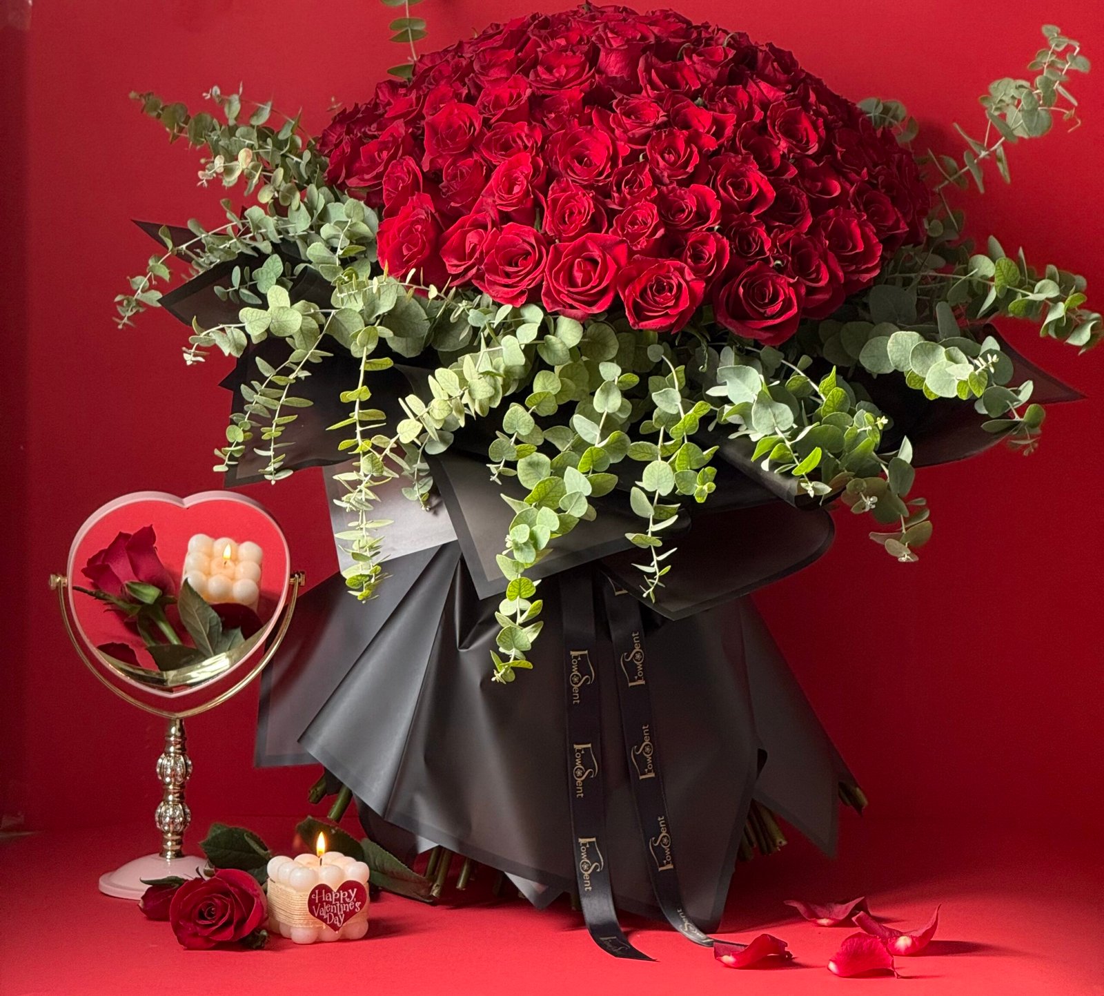 Luxury Valentine hand bouquet of red roses by Flowsent, same-day flower delivery in Cairo and Giza